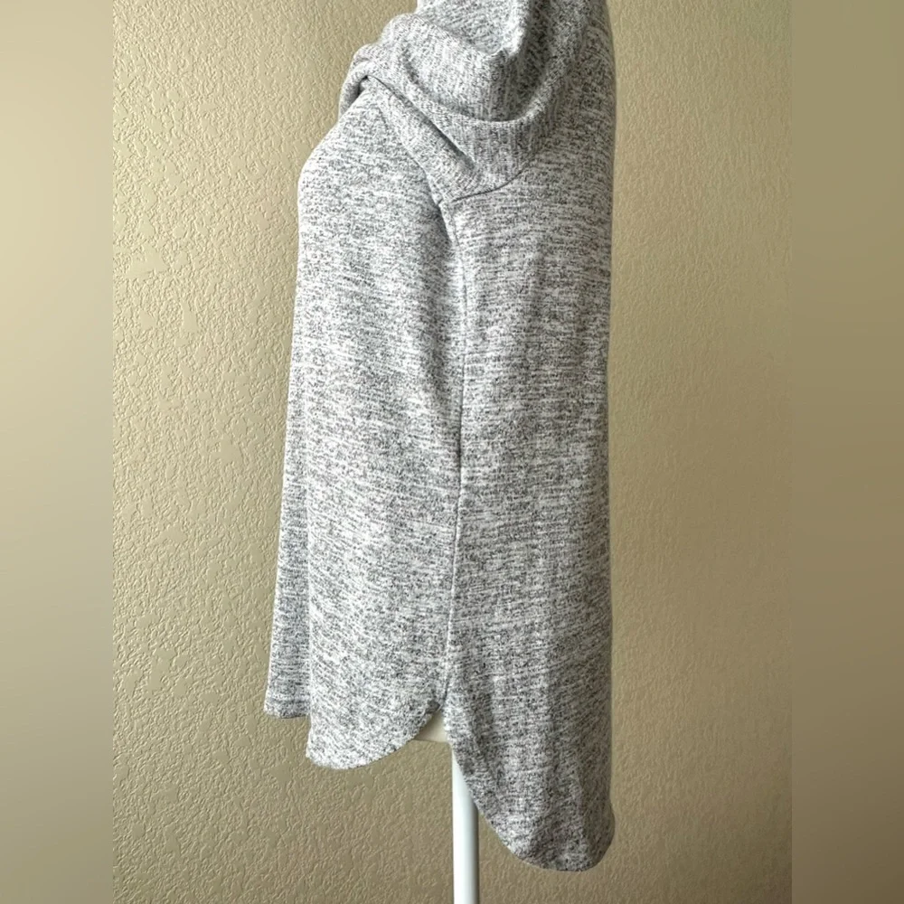 Banana Republic Luxespun Gray Heather Long Sleeve Top – Size Small - Picture 4 of 4